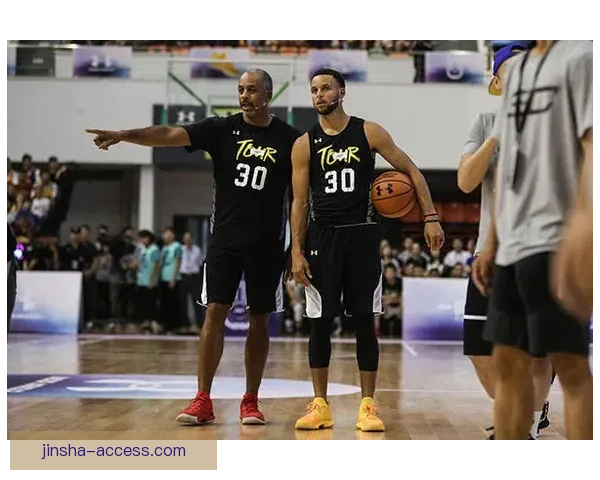 戴尔库里黄蜂30号球衣退役 塞斯发言祝贺父亲成就